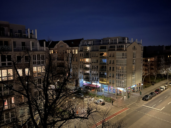 Das iPhone 13 Pro Max kann bei der Konkurrenz nicht mithalten. (Bild: Tobias Költzsch/Golem.de)